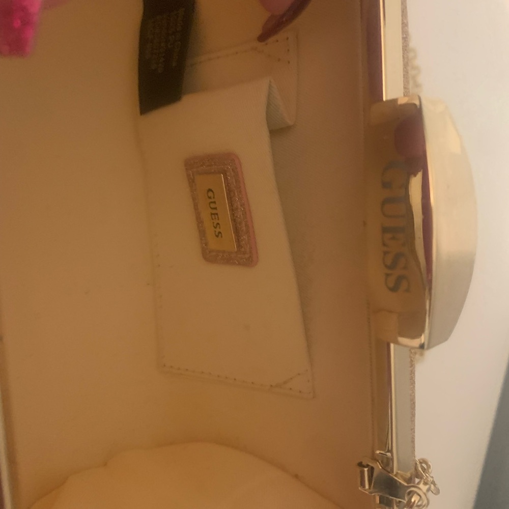 NWOT GUESS ROSE GOLD CLUTCH 🔥🔥🔥🔥 - Picture 5 of 10